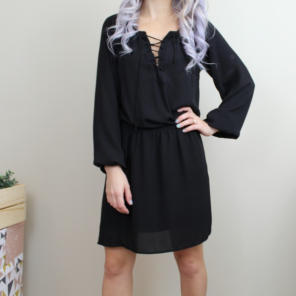 Express Dresses & Skirts - SOExpress Black Dress W/Pockets